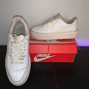 7.5 Nike Court Vision alta white